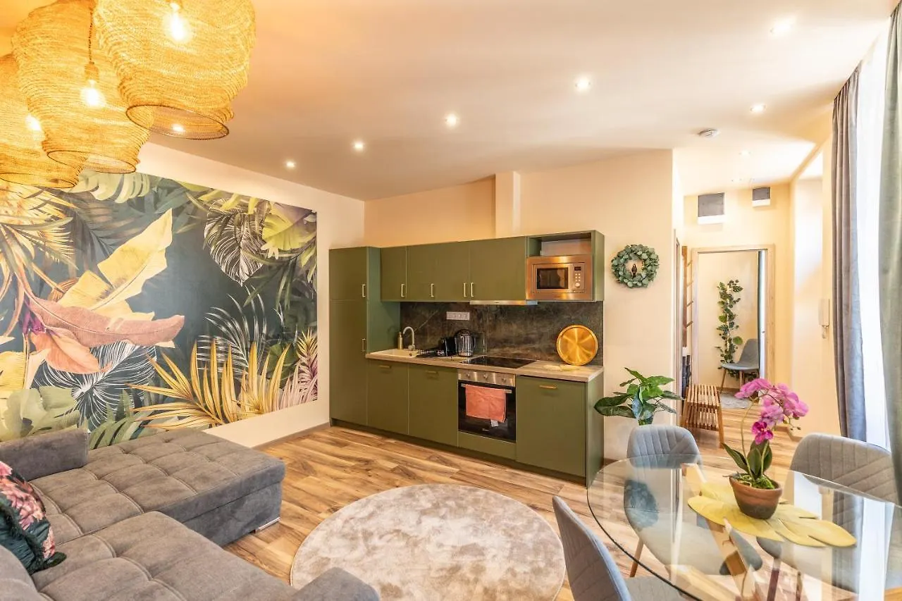 Jungle Apartment With 2 Bathrooms Budapest Hungary