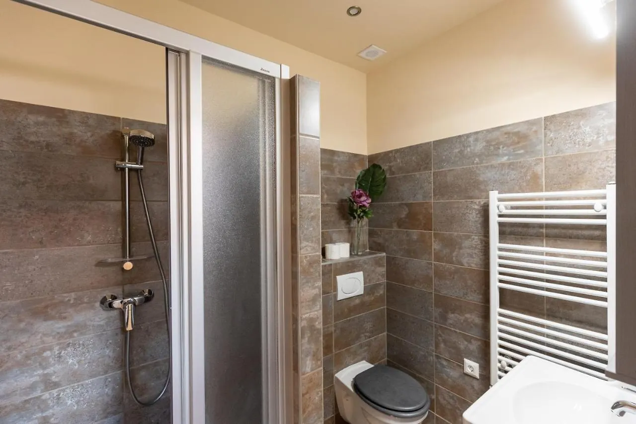 Jungle Apartment With 2 Bathrooms Budapest